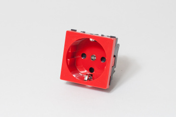 SPL Розетка электрическая 2К+З,с защитными шторками, с механической блокировкой (красный)