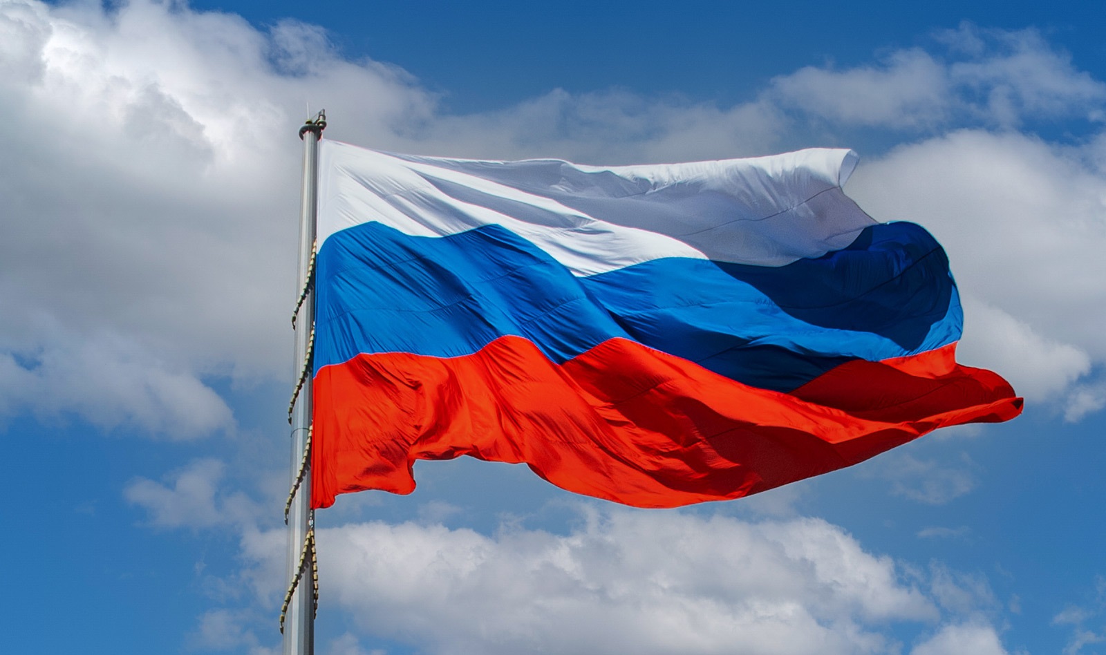 В День России склад работает до 15:00. С праздником!