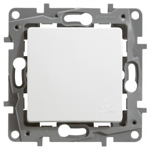Legrand ETIKA Выключатель/переключатель IP44 10A 250B белый